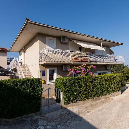 Ivica - Garden Terrace Apartment *