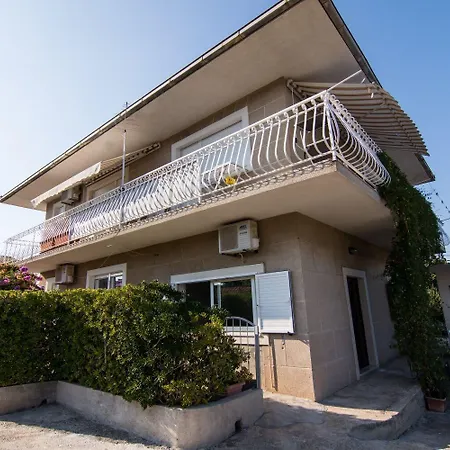 Ivica - Garden Terrace Slatine