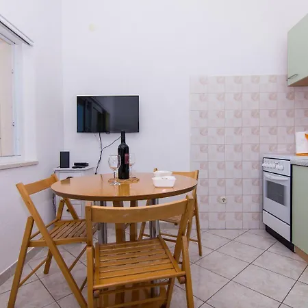 Ivica - Garden Terrace Apartment
